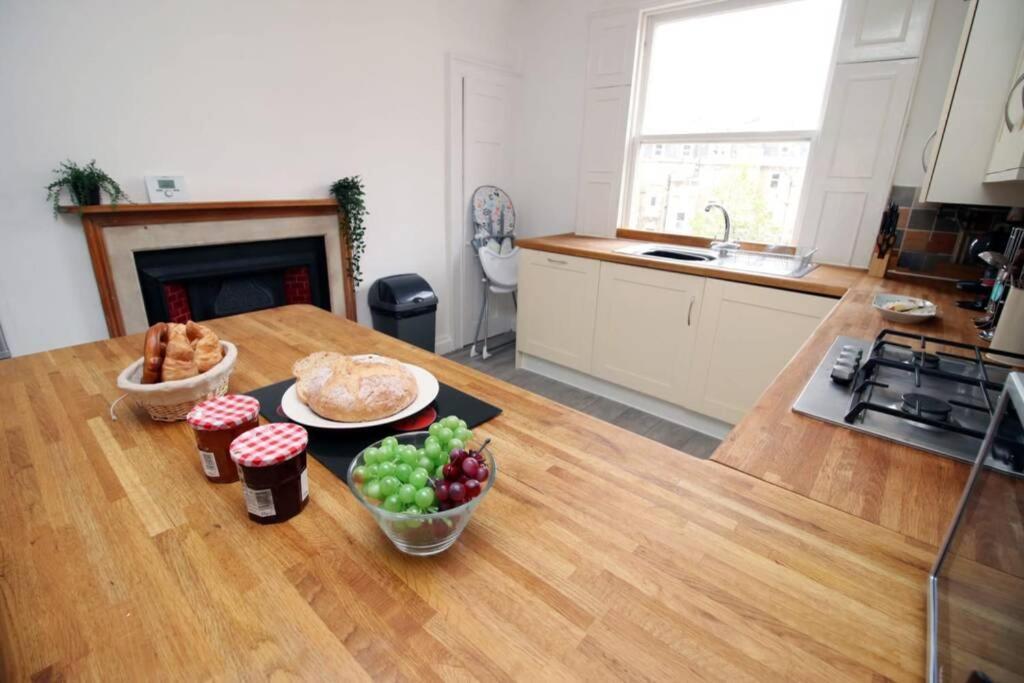 Spacious Georgian 3Bedroom Apartment- 10 Minute Walk To The River Avon, Roman Baths And Bath Abbey Eksteriør bilde